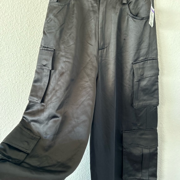 Favorite Daughter Meteorite Black Satin Cargo women’s Pants Size 0 - Picture 4 of 12